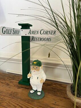 Iconic Masters Directional Signpost Replica NO Gnome